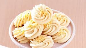 Namun sejarah pastinya adalah kue ini sebenarnya merupakan sejenis tart, yaitu kue yang terbuat dari campuran terigu, gula, telur dan mentega atau bisa dibilang sejenis. Resep Kue Sagu Keju Camilan Lumer Gurih Manis Tribun Jateng