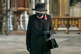 Uma fonte vinculada à família real disse que as vacinas foram. Rainha Elizabeth Ii Faz Primeira Aparicao Publica Usando Mascara Facial Quem Quem News