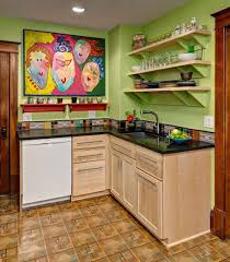 En la decoración de cocinas pequeñas es importante hacer uso correcto del espacio, pues al sobrecargarlo es posible restarle la armonía al lugar. Disenos De Cocinas Pequenas