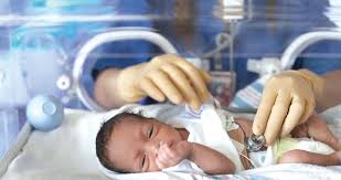 Setelah mengetahui saya hamil waktu itu (usia kandungan) 4 minggu langsung ke dokter obgyn untuk cek keadaan janin kelas iii: Risiko Bersalin Pramatang
