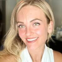 Samantha Neely's Instagram, Twitter & Facebook