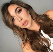 Alex Perrin's Instagram, Twitter & Facebook