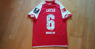 Beim wintertrainingslager in spanien fehlt der mittelfeldspieler allerdings. Nach Saisonende Getragenes Mainz 05 Trikot Von Danny Latza