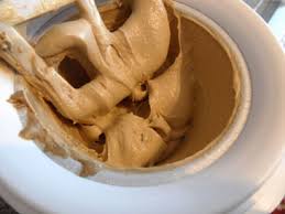 Una ricetta facile per deliziare gli ospiti con un gelato preparato senza l'uso della gelatiera. Gelato Al Caffe
