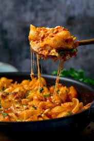 An Easy Pasta Bake With Tuna And Creamy Tomato Sauce All Topped Off With Lots Of Lovely Cheddar Cheese A Great W In 2020 Tomato Pasta Bake Tuna Pasta Bake Tuna Pasta