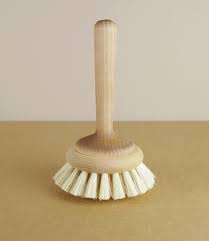 Bathtub with short handles often requires the cleaner to bend while cleaning the long handles, on the other hand, allow people to keep their posture right while cleaning. Bathtub Brush