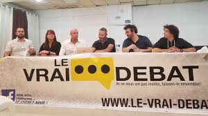 Les gilets jaunes qui se battent, euh, sans réfléchir. Loin Du Grand Debat Vertical De Macron Le Vrai Debat Invite Les Citoyens A Legiferer Eux Memes Rt En Francais