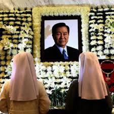 She is an actress, known for miseuteo shunshain (2018), jangsaui sin: Former President And Nobel Laureate Kim Dae Jung Laid To Rest