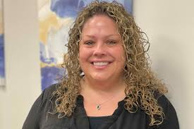 Mandy Marshall's Instagram, Twitter & Facebook