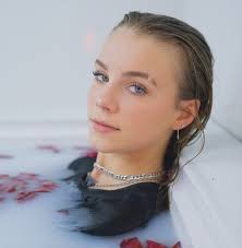 Who is Anna Shumate, and what makes her the talk of the town?