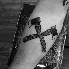 50 Beil Tattoo Designs Fur Manner Survival Standbein Tinte Ideen Deutsch Style Tattoo Designs Men Tattoos Tattoo Designs
