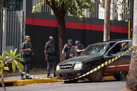 Homem foi preso por policiais da deic e levado até a delegacia da polícia federal no noroeste. Ibxidvxgi I06m