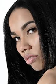 Joy Maupin's Instagram, Twitter & Facebook