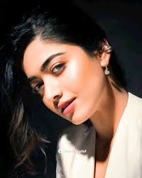 Her sizzling look 🥵🖤🔥 Allu arjun and leela are going to lit the stage  with their dance moves Theater's gonna bang 💥 . . #Kissik Song of the Year  ' 😎💥🔥 #Pushpa2TheRule . . #