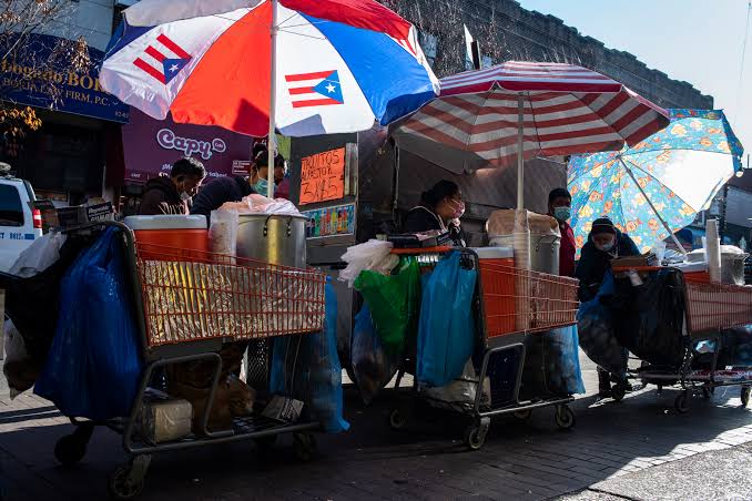 La crisis llena Queens de vendedores ambulantes | Internacional | EL PAÍS