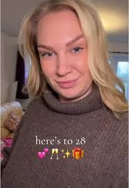 Sarah Griggs's Instagram, Twitter & Facebook