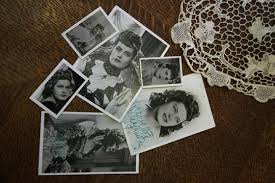 Karády katalin μεταφρασμένα τραγούδια : Karady Katalin A Dunaba Lovestol Mentett Meg Husz Gyereket Szemlelek