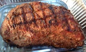 In a small bowl, create a seasoning mixture with the salt, black pepper, garlic powder, and rosemary. Smoked Tri Tip Recipe