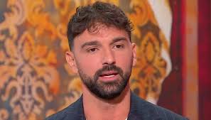 Di Pasquale debutta a Un posto al sole, web in tilt: "Ora un flirt"