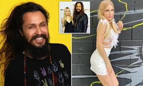 Hairstylist and yoga instructor stole millions from mentally ill  California doctor | Daily Mail Online