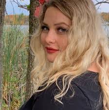 Vanessa Voss's Instagram, Twitter & Facebook