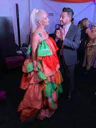 La gala del met regresará este 2021. Vesta Lugg Llego Con Vestido Full Volantes Y Color A La Gala De Vina 2019