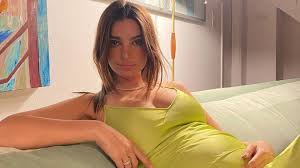 Born june 7, 1991) is an american model and actress. Schwanger Ins Neue Jahr Emily Ratajkowski Zeigt Babybauch Promiflash De