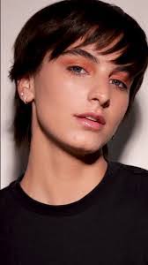 Clara Parsons's Instagram, Twitter & Facebook