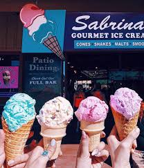 sabrina s ice cream sedonaのアップタウンにある アイスクリーム屋さん 時間なかったからsmallサイズ頼んだのに なかなか大きいのでてきた サーティーワンで例えるとキングサイズ 味は安定の ice cream malts gourmet