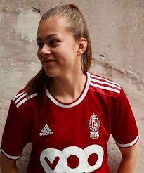 La marque allemande fournira les équipements à toutes les équipes et au staff du standard de liège. Standard De Liege Presents Its Jerseys For The 2021 2022 Season 24hfootnews