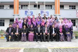 Putra heights ialah sebuah bandar seluas 1,796 ekar (7.27 km 2) di subang jaya, selangor, malaysia.di dalam daerah ni, terdapat sebuah sekolah antarabangsa iaitu kingsley international school, sekolah rendah kerajaan sjk(c) tun tan siew sin, sekolah kebangsaan putra heights 2 iaitu sekolah kerajaan dan sekolah menengah usj 23. Sekolah Kebangsaan Putra Heights 2 Selamat Datang Ke Blog Sk Putra Heights 2