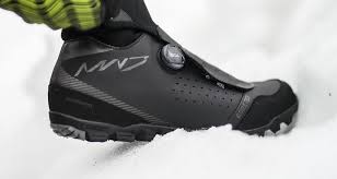 Mit Dem Shimano Mt7gtx Und Den Modellen Mw7 Und Mw5 Haben Die Japaner Neue Winterschuhe Fur Ihr Spd System Im Progra Winterschuhe Schuhe Fur Den Winter Schuhe