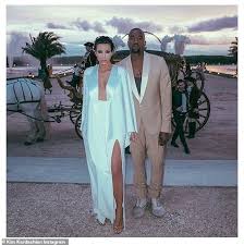 Check spelling or type a new query. Kanye West Unfollows Kim And The Kardashian Sisters On Twitter Australiannewsreview
