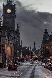 A taxa de desemprego são as mais baixas do reino unido (por volta de 2,4%) e a taxa de criação de empregos são as mais altas. A Beleza Escura De Edimburgo Escocia Hotel Urbano Hurb Facebook