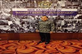 Jika buku pada umumnya terdiri dari kumpulan kertas yang dapat berisikan teks atau gambar, maka buku elektronik berisikan informasi digital yang juga dapat berwujud teks atau gambar. Pengembangan E Book Dalam Pembelajaran Anang Nazaruddin