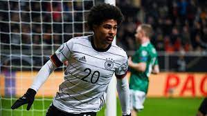 Последние твиты от serge gnabry (@sergegnabry). Dreierpacks Im Dfb Trikot Gnabry Reiht Sich Ein Nationalelf Bildergalerie Kicker