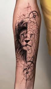 Die 70 Besten Lowentattoos Im Internet Masculinas In 2020 Lion Hand Tattoo