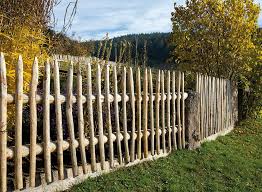 Zaun Garten Holz In 2020 Rustikaler Zaun Gartenzaun Ideen Zaun Garten
