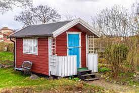 Wir präsentieren ihnen unsere herrlichsten gartenhäuser in schwedenrot und zeigen, wie schön auch sie das gartenhaus außen gestalten können. Gartenhaus Schwedenrot Streichen So Gehen Sie Vor