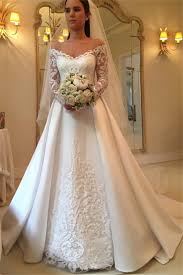 Dezent, aber auf keinen fall langweilig. Schlichte Brautkleider A Linie Spitze Hochzeitskleider Mit Armel Brautkleider Mit Armel Brautkleider Brautkleider Abiballkleider Abendkleider Babyonlinedress De