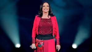Rotaru, nicknamed bukovinsky solovey (the nightingale from bukovina), emerged. Sofiya Rotaru Napugala Poklonnikov Fotografiyami S Semejnogo Torzhestva