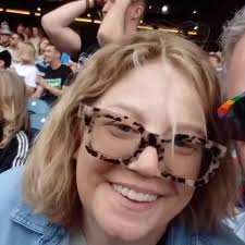 Lucky Oasis fan gets into Croke Park after being handed two free tickets  outside stadium