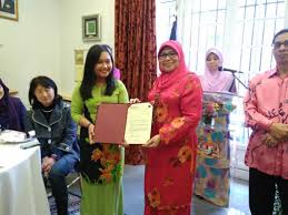 Daughter of haji abdullah bin haji saman and che bidah yunus wife of dato ariffin bin abdul ghani mother of private; Kementerian Pembangunan Wanita Keluarga Dan Masyarakat
