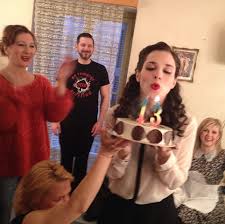 Η αδερφή μου το ήξερε, είχαν πάει μαζί για να διαλέξουν το δαχτυλίδι. Eygenia Dhmhtropoyloy To Kayto Koritsi Apo To Nhsi Exei Shmera Gene8lia Nassos Blog