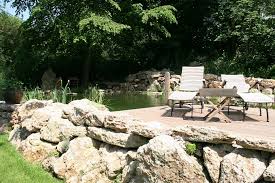 Sommerzeit ist gartenzeit, kaum zeigen sich die ersten sonnenstrahlen, zieht es die menschen nach draußen. Naturstein Im Garten Robust Und Vielfaltig Haas Galabau Wangen