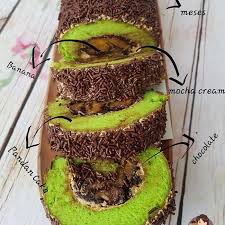 Bolu gulung terasa lumer di mulut, karena berisi krim dan aneka topping, seperti parutan keju dan meses. Banana Roll Cake Bolu Gulung Pandan Pisang Coklat Shopee Indonesia