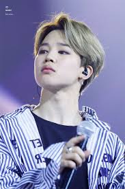 Although he wants to seem manly, he's actually a cutie. Thich Cáº­u Suga Jisoo Jimin Rose Bts Jimin Jimin Park Jimin Bts