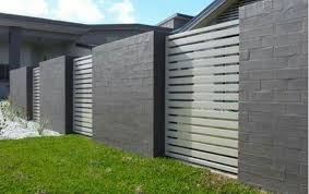 25 Best Concrete Fencing Design Ideas For Backyard Remodeling Plan The Material Of A Fence Holds An Important Rol Aluminium Zaun Zaun Ideen Garten Zaun Ideen