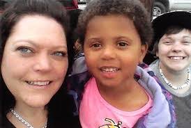 Della Bland's Instagram, Twitter & Facebook