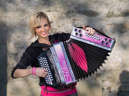 Melissa naschenweng (born july 11, 1990) is an austrian musician and schlager singer. Melissa Naschenweng Boeken